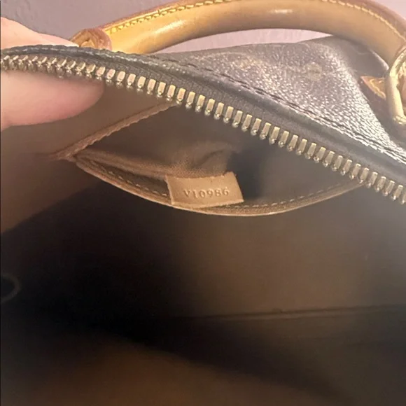 Louis Vuitton Monogram Alma - Picture 9 of 9
